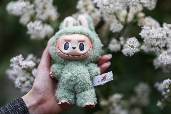 Мошенники используют Лабубу для нескольких схем обмана в соцсетях